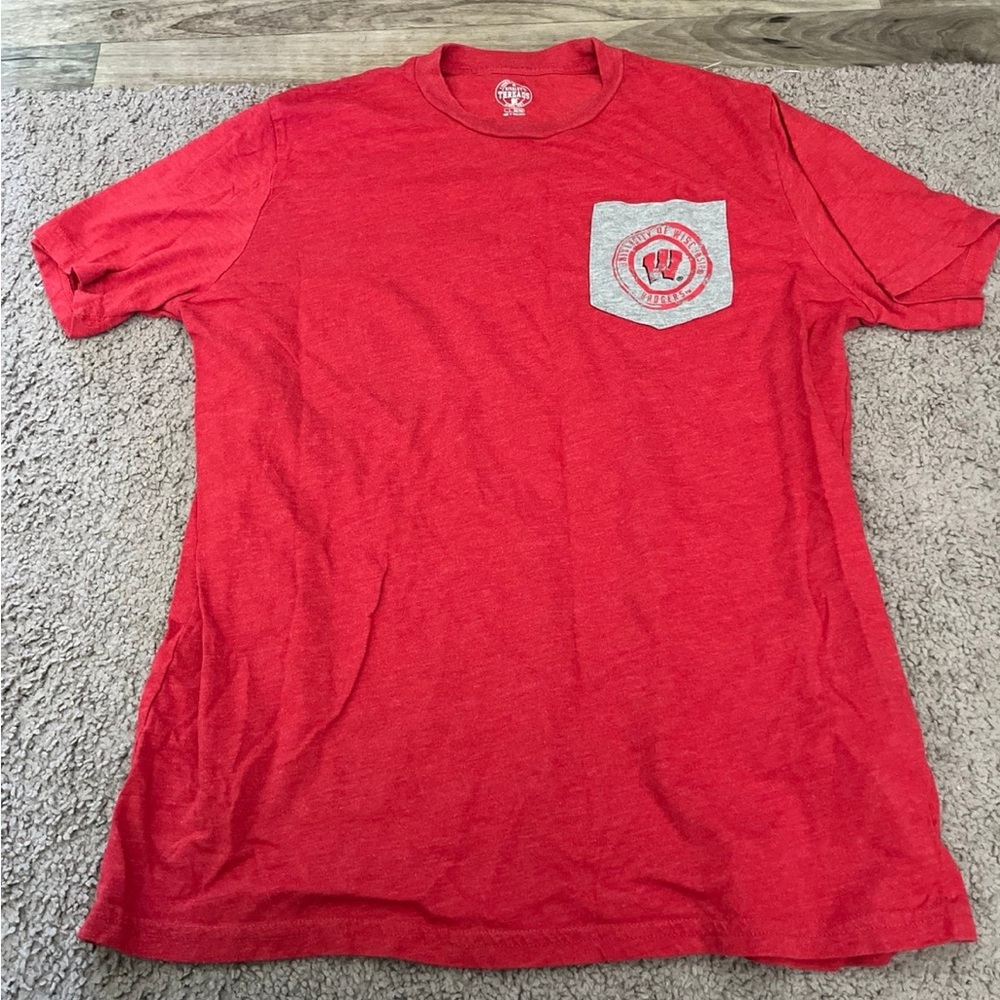 University of Wisconsin badgers red tshirt size large